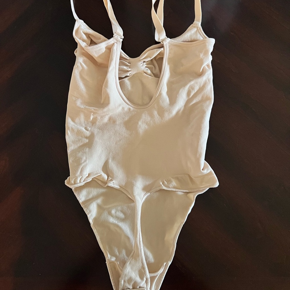 SKIMS thong Bodysuit - Picture 2 of 3